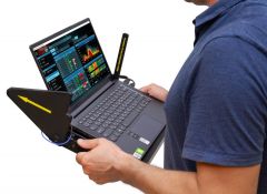 07Delta-X-GEN2-laptop-hands